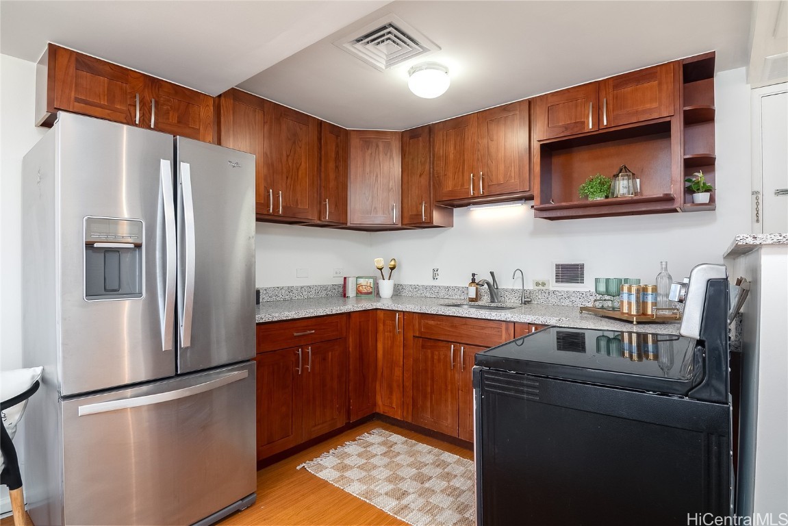 225 Queen Street 22e Property Photo 7