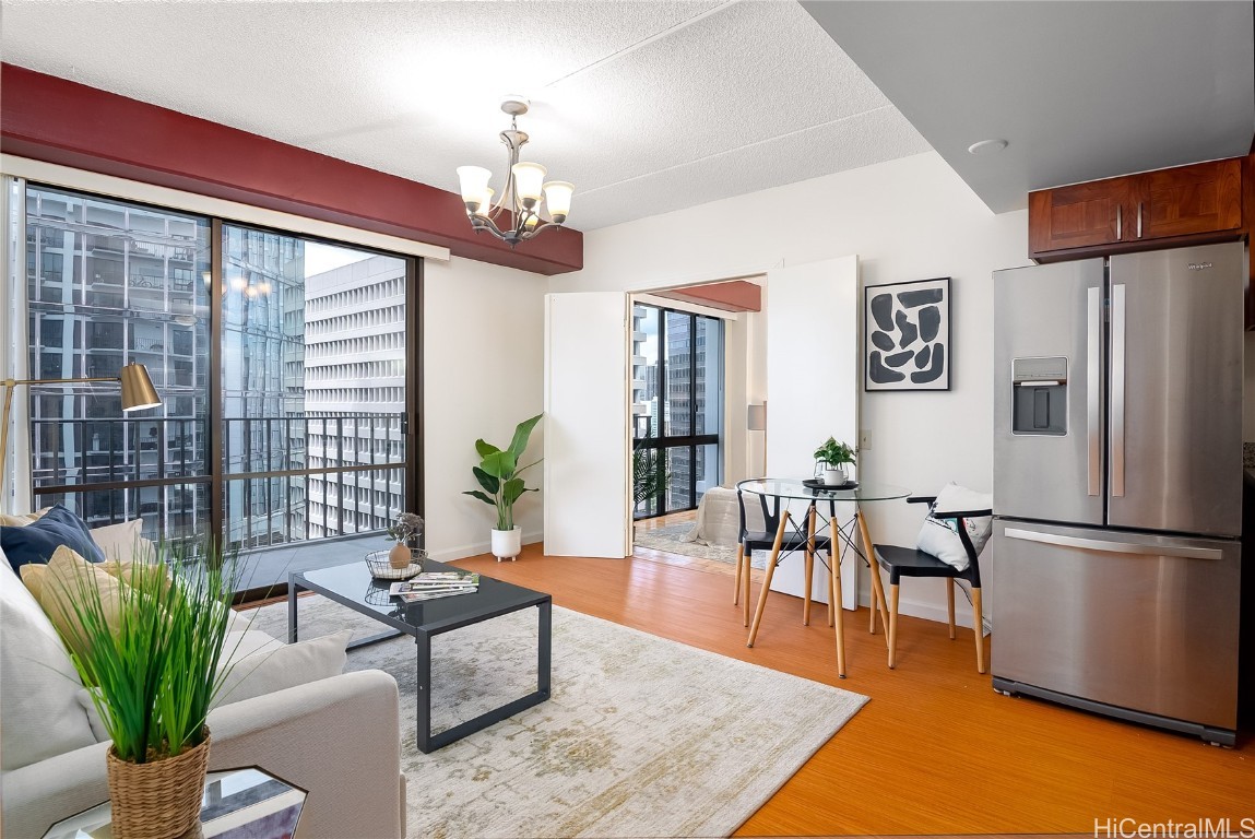 225 Queen Street 22e Property Photo 9