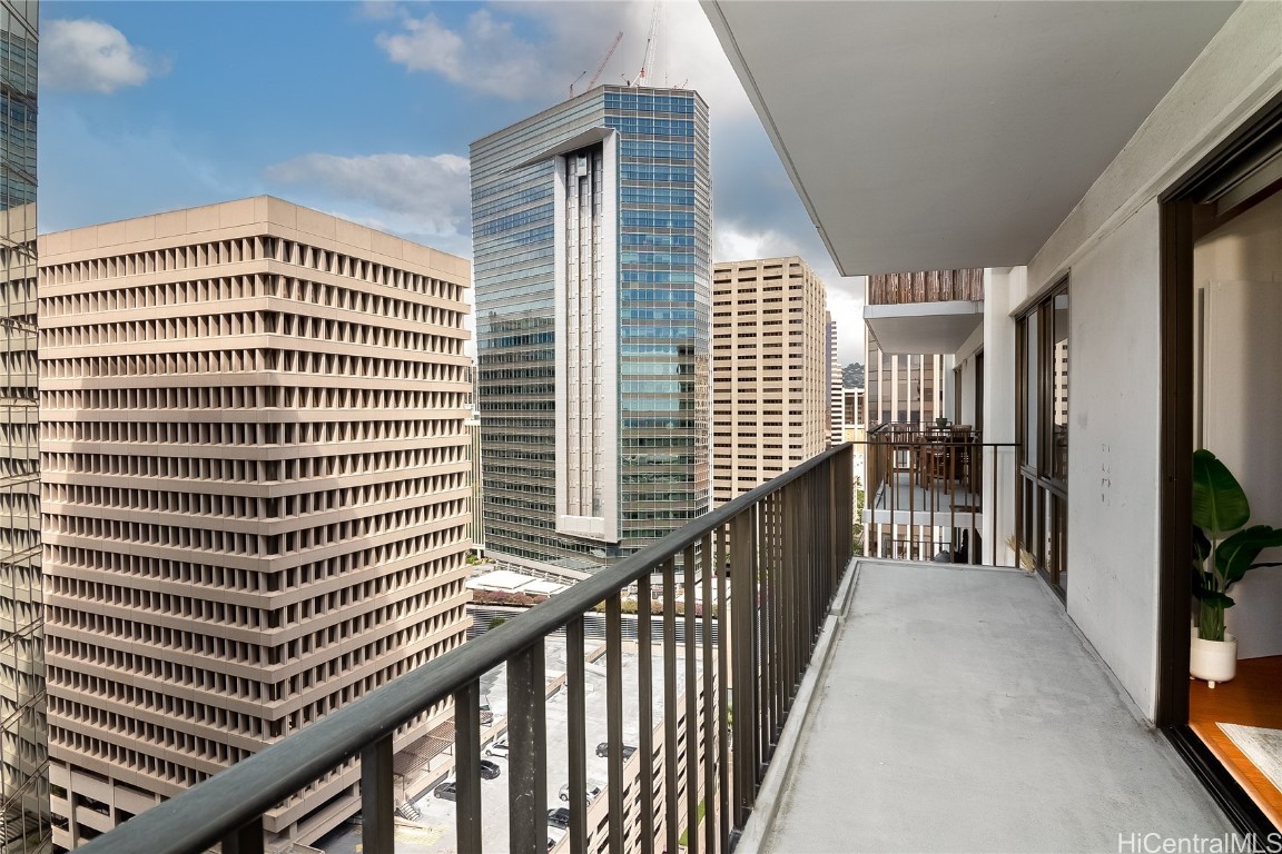 225 Queen Street 22e Property Photo 12