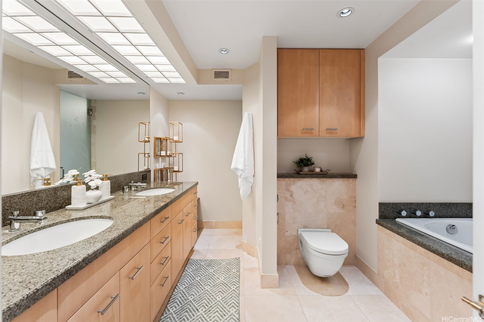 2121 Ala Wai Boulevard Ph-1 Property Photo 14