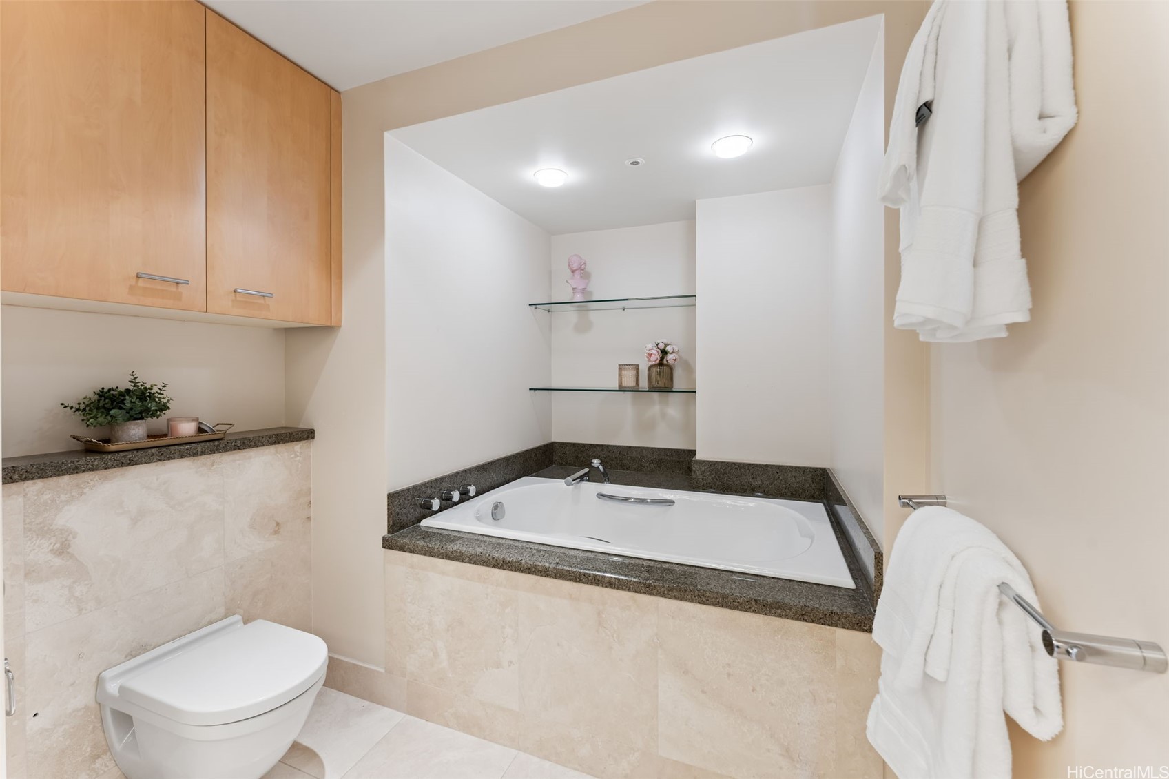 2121 Ala Wai Boulevard Ph-1 Property Photo 15