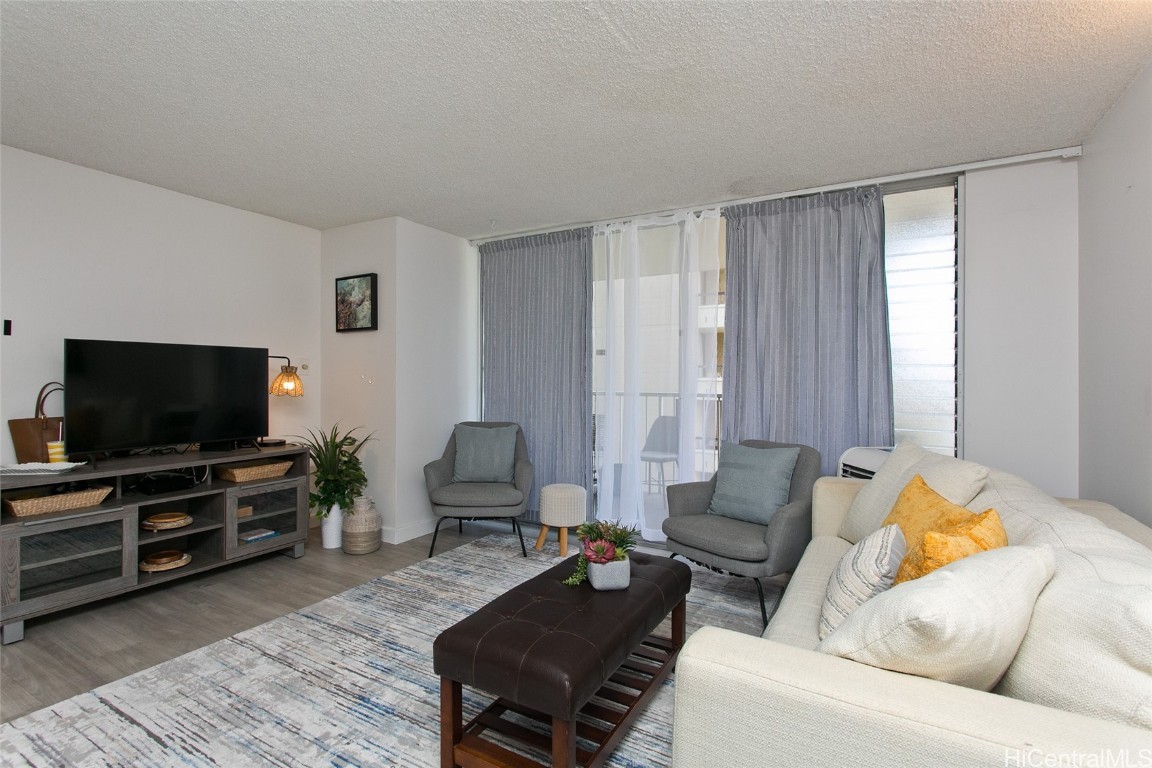 440 Lewers Street 1001 Property Photo 2