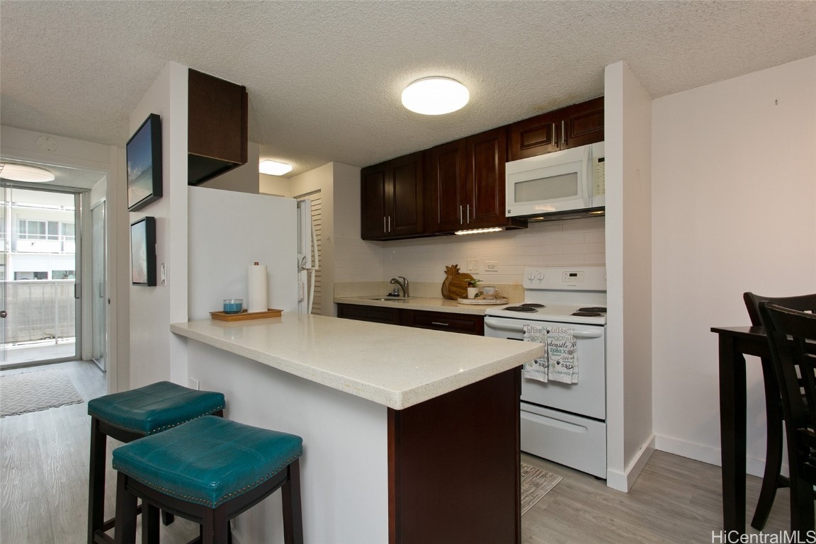 440 Lewers Street 1001 Property Photo 4
