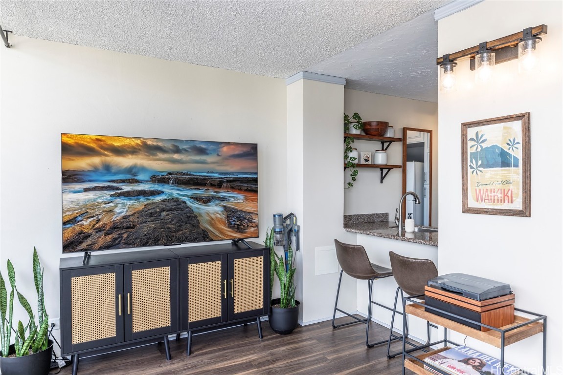 2121 Algaroba Street 1602 Property Photo 4