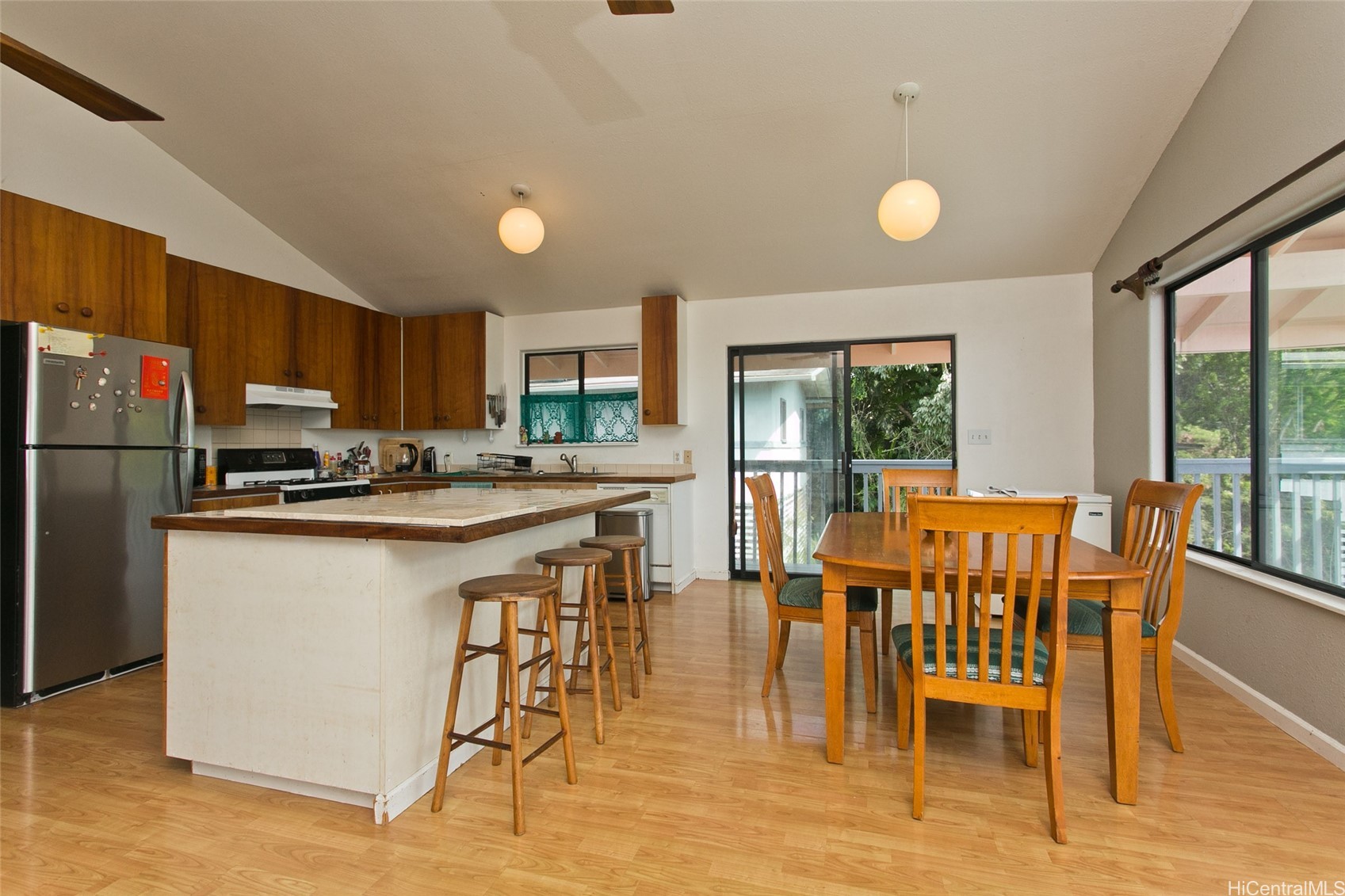 2343 Tantalus Drive Property Photo 3