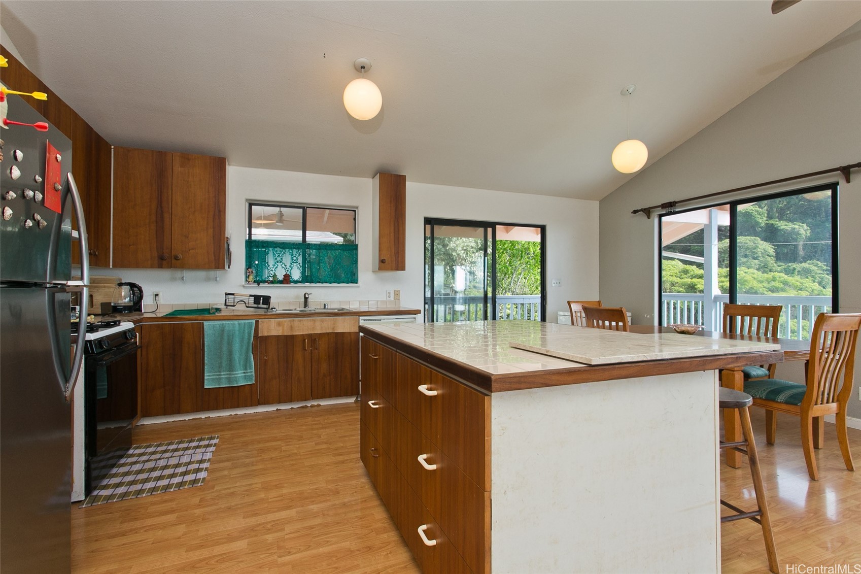 2343 Tantalus Drive Property Photo 4