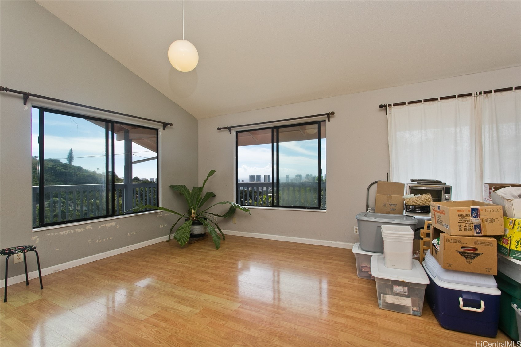 2343 Tantalus Drive Property Photo 6