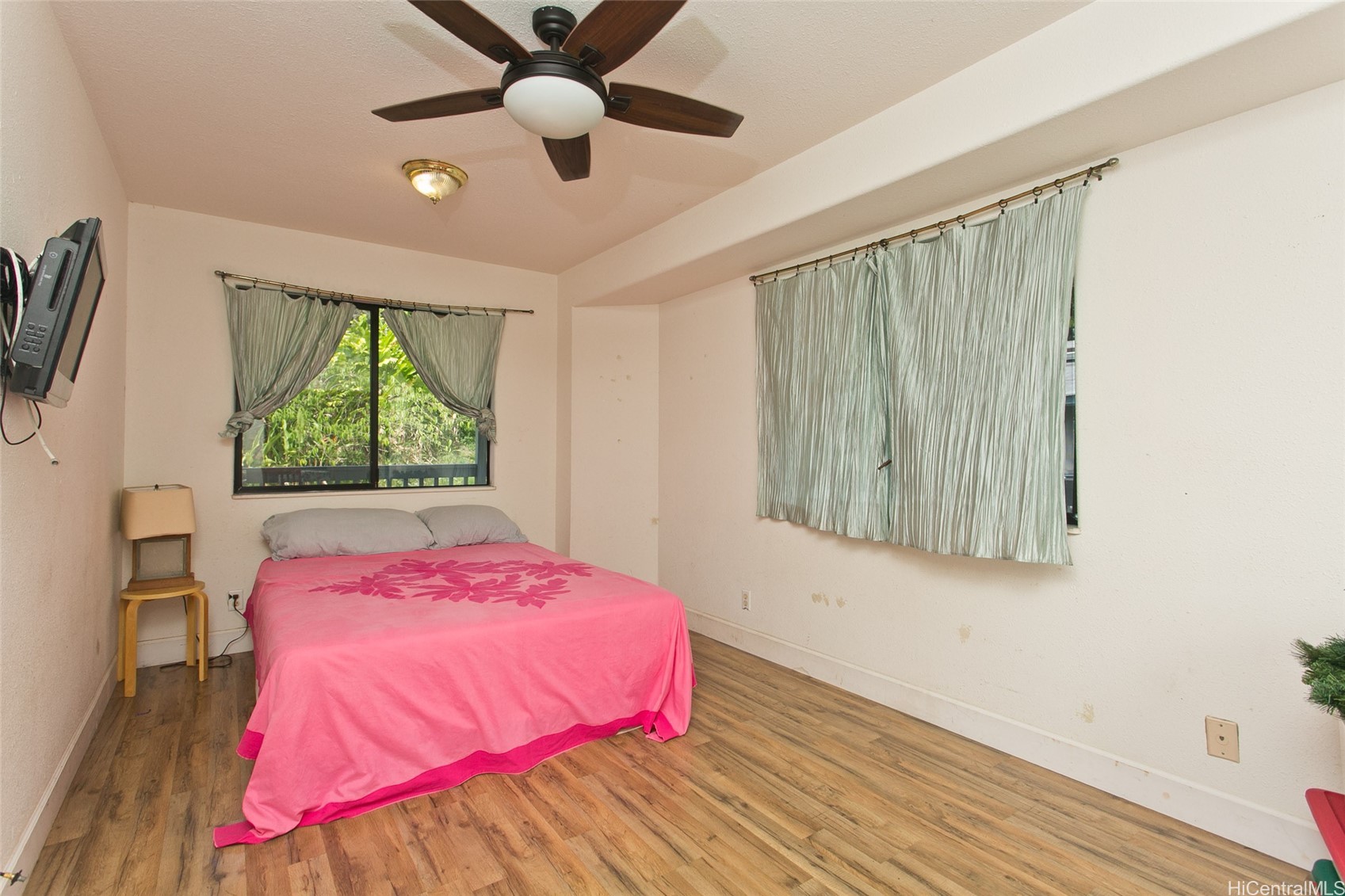 2343 Tantalus Drive Property Photo 9