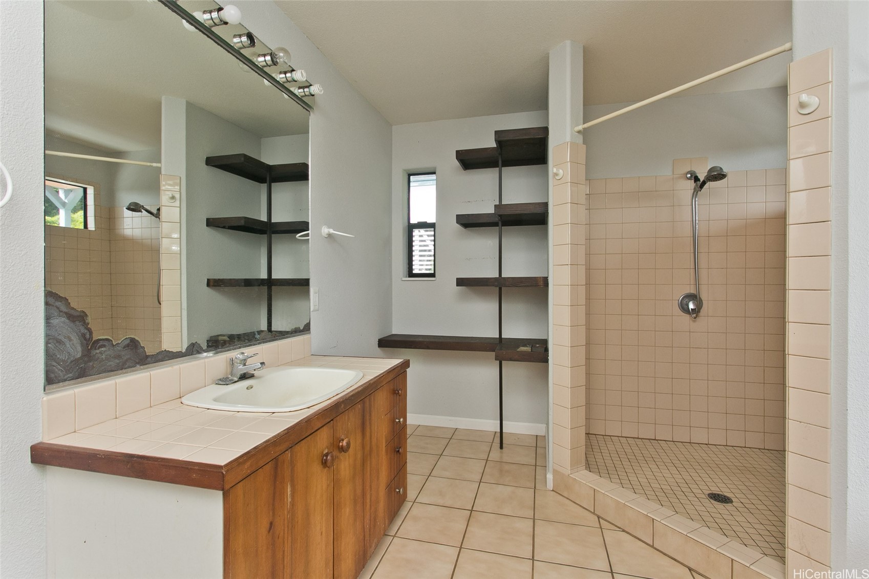2343 Tantalus Drive Property Photo 19