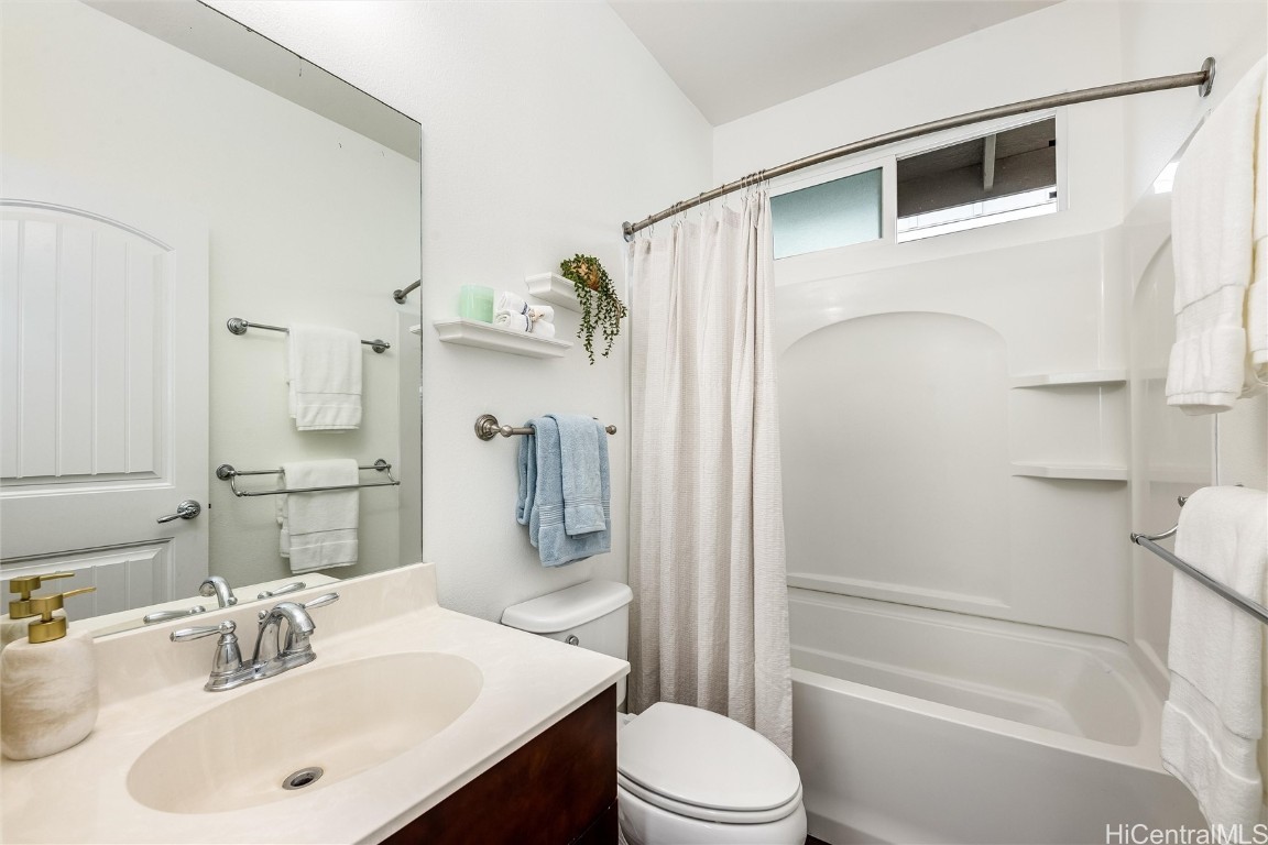 1101 Kukulu St Property Photo 13