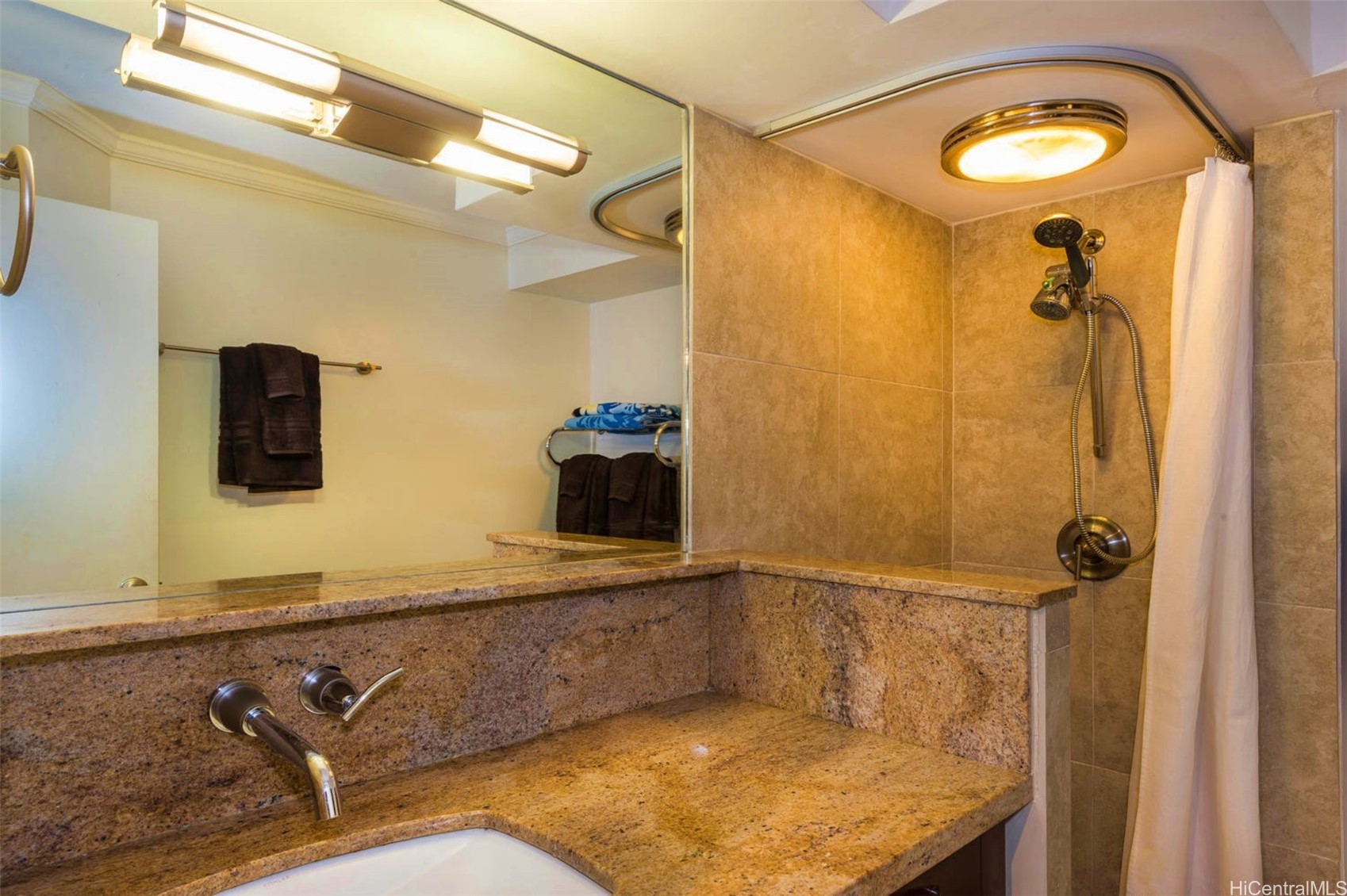 1700 Ala Moana Boulevard 2401 Property Photo 2