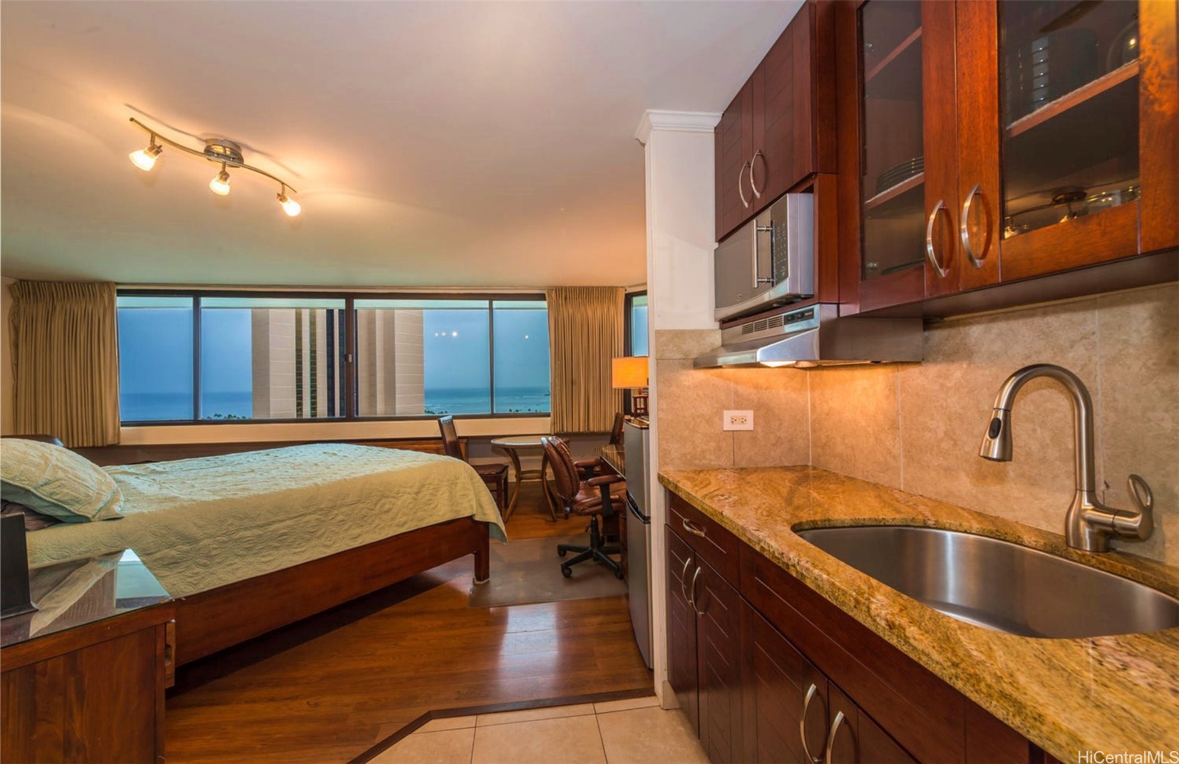 1700 Ala Moana Boulevard 2401 Property Photo 7