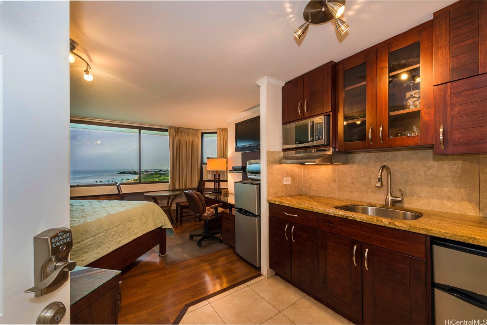 1700 Ala Moana Boulevard 2401 Property Photo 9