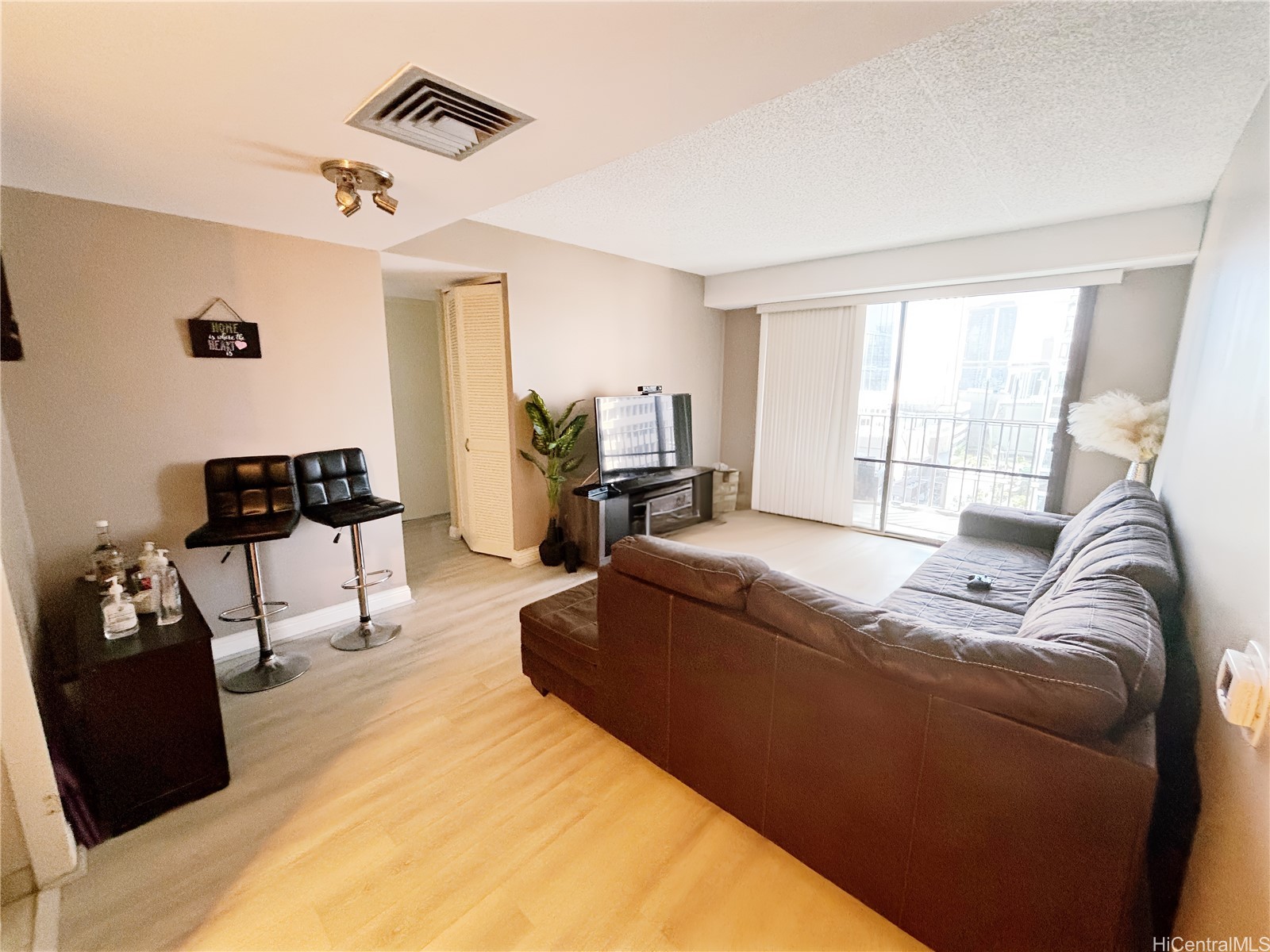 225 Queen Street 14a Property Photo 2
