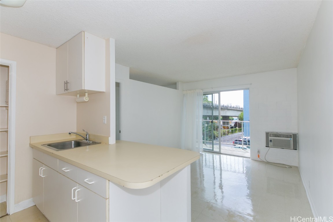 2873 S King St Property Photo