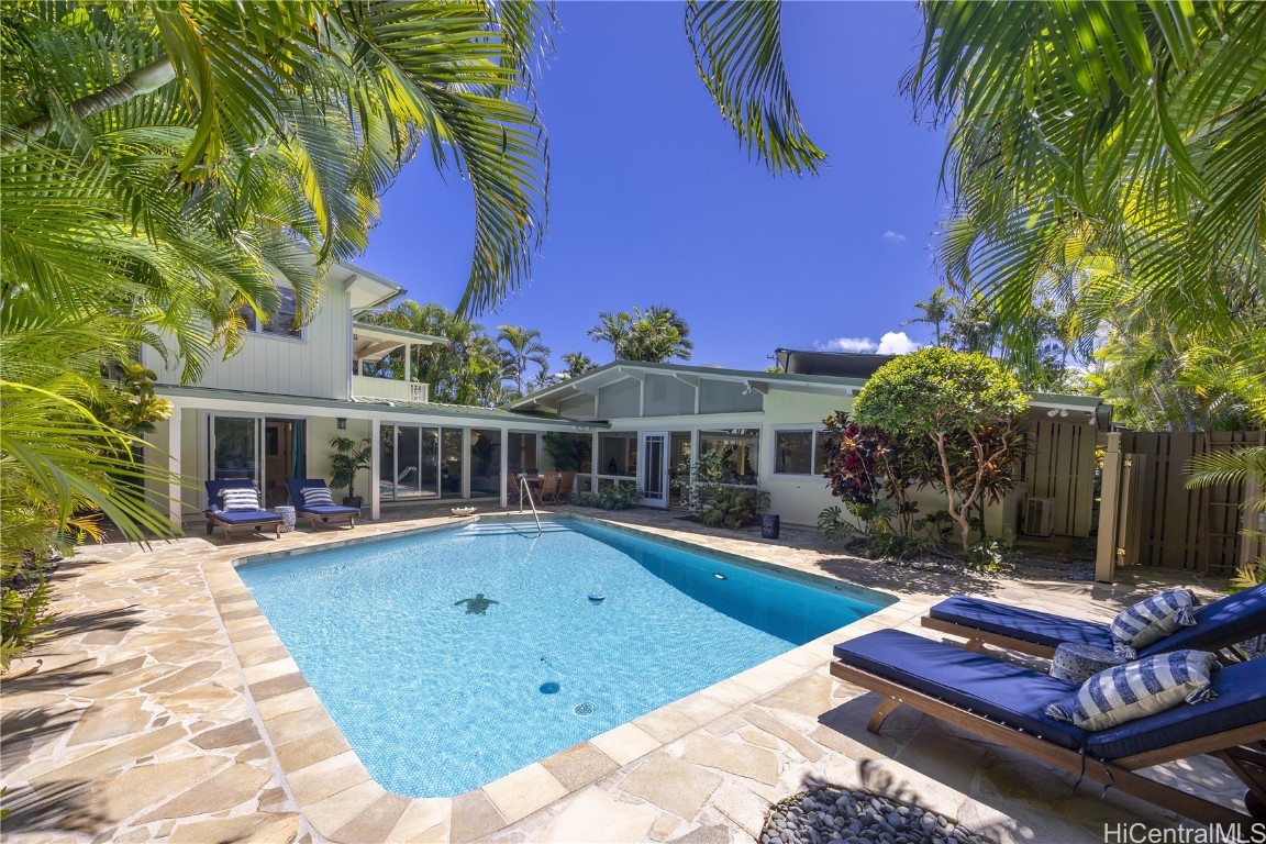 689 Old Mokapu Road Property Photo