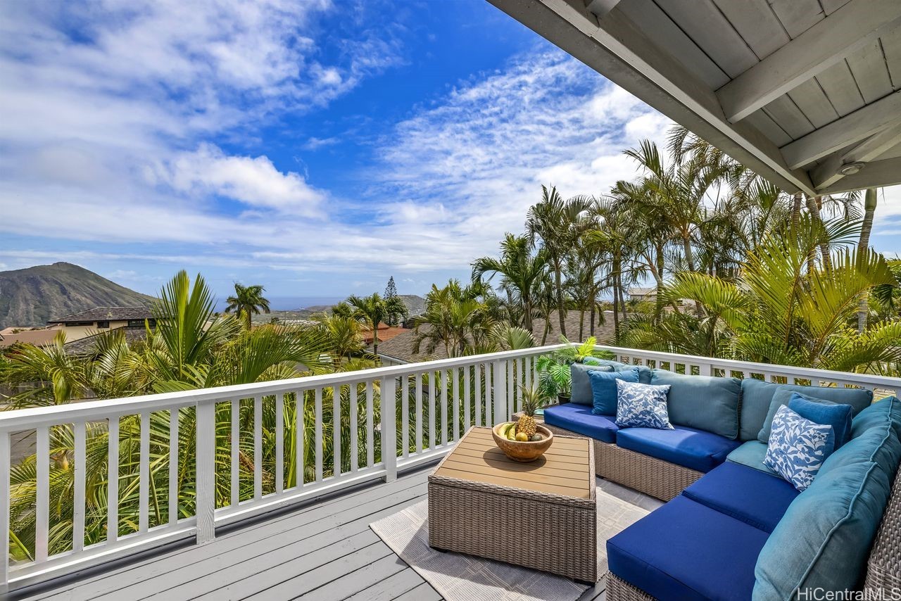 1168 Kaluanui Road Property Photo 1