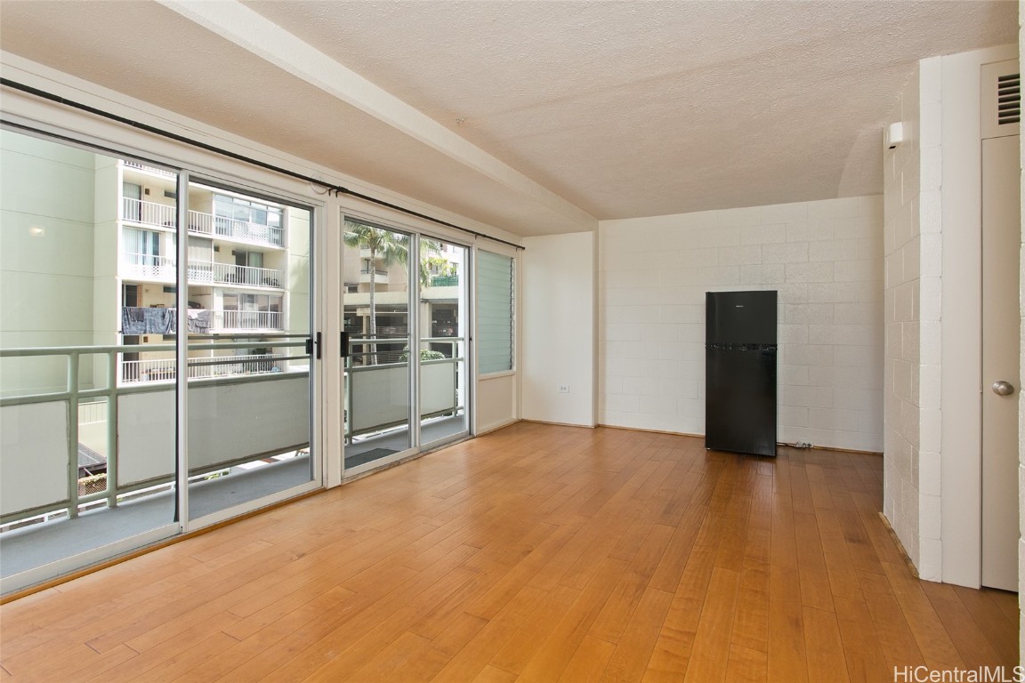 445 Kaiolu Street 314 Property Photo