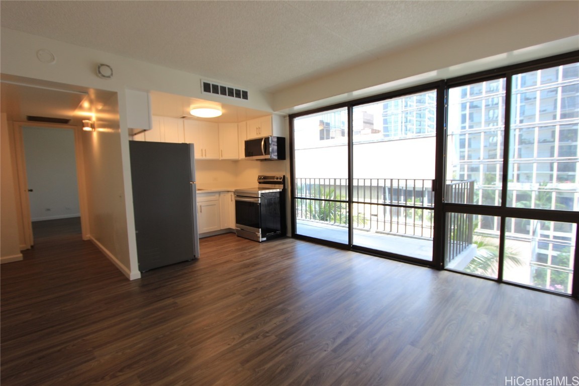 225 Queen Street 8c Property Photo 1