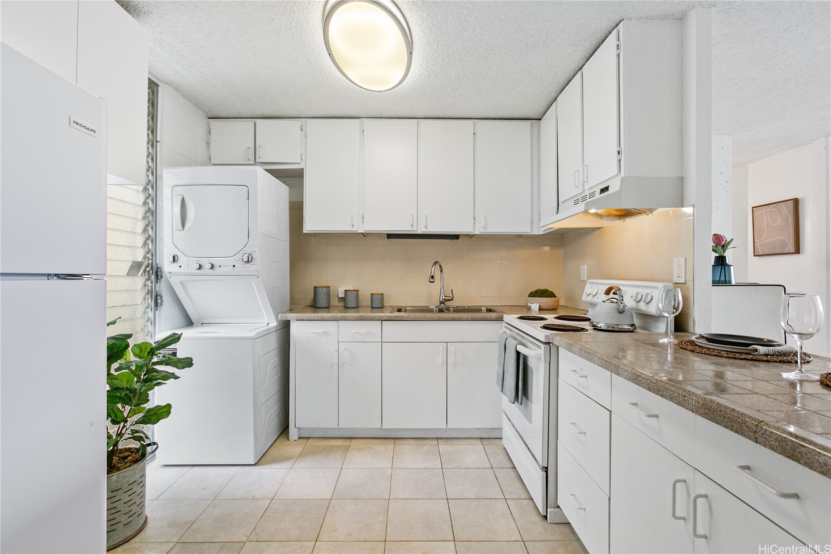 95-2043 Waikalani Place A402 Property Photo 1