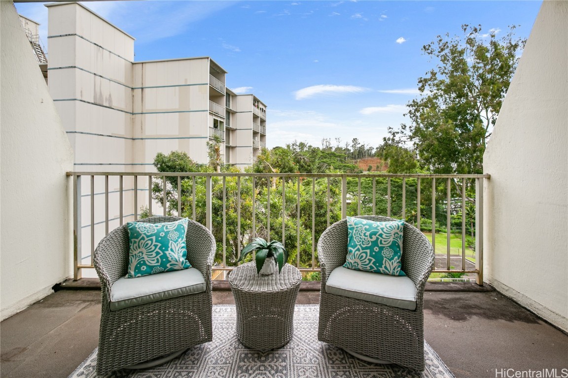 95-2043 Waikalani Place A402 Property Photo 6