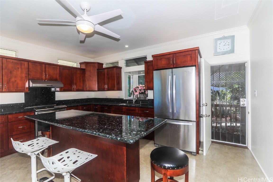 2534 East Manoa Road Property Photo 11