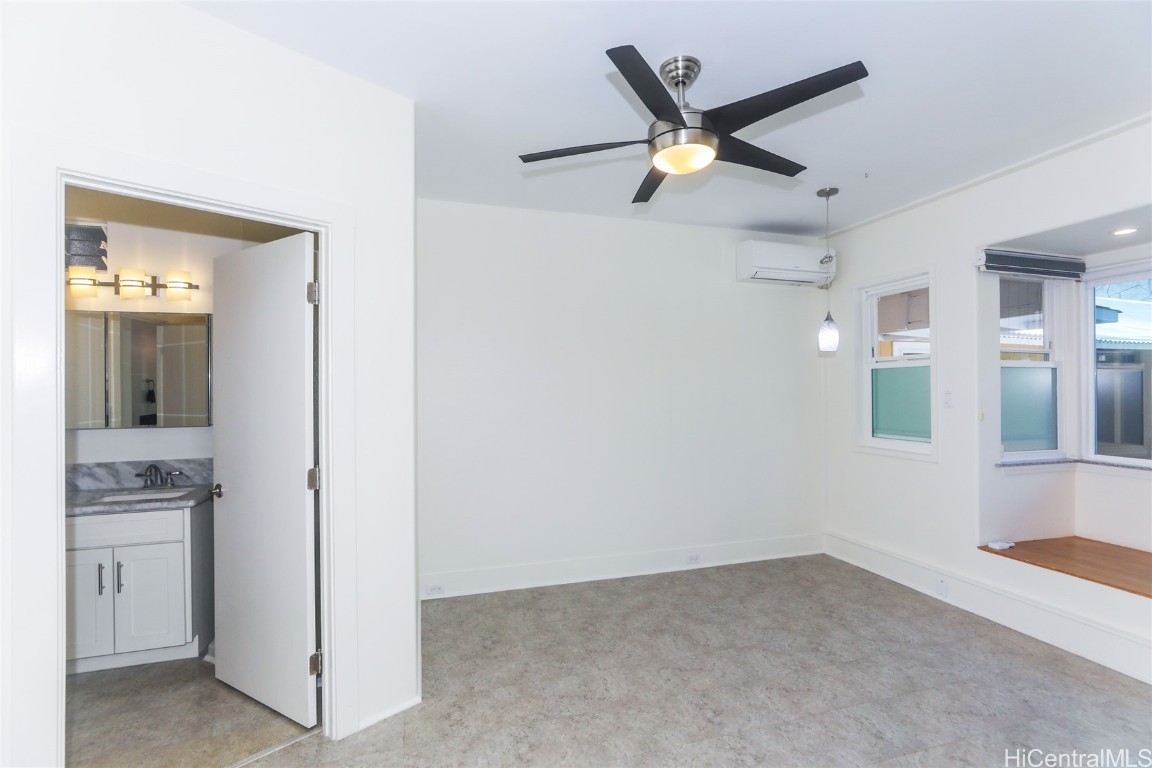 2534 East Manoa Road Property Photo 12