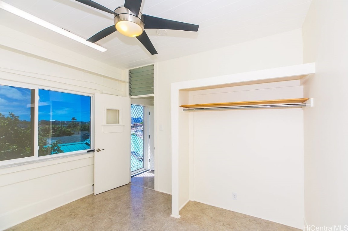 2534 East Manoa Road Property Photo 15