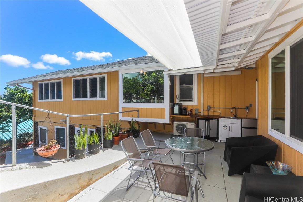 2534 East Manoa Road Property Photo 18