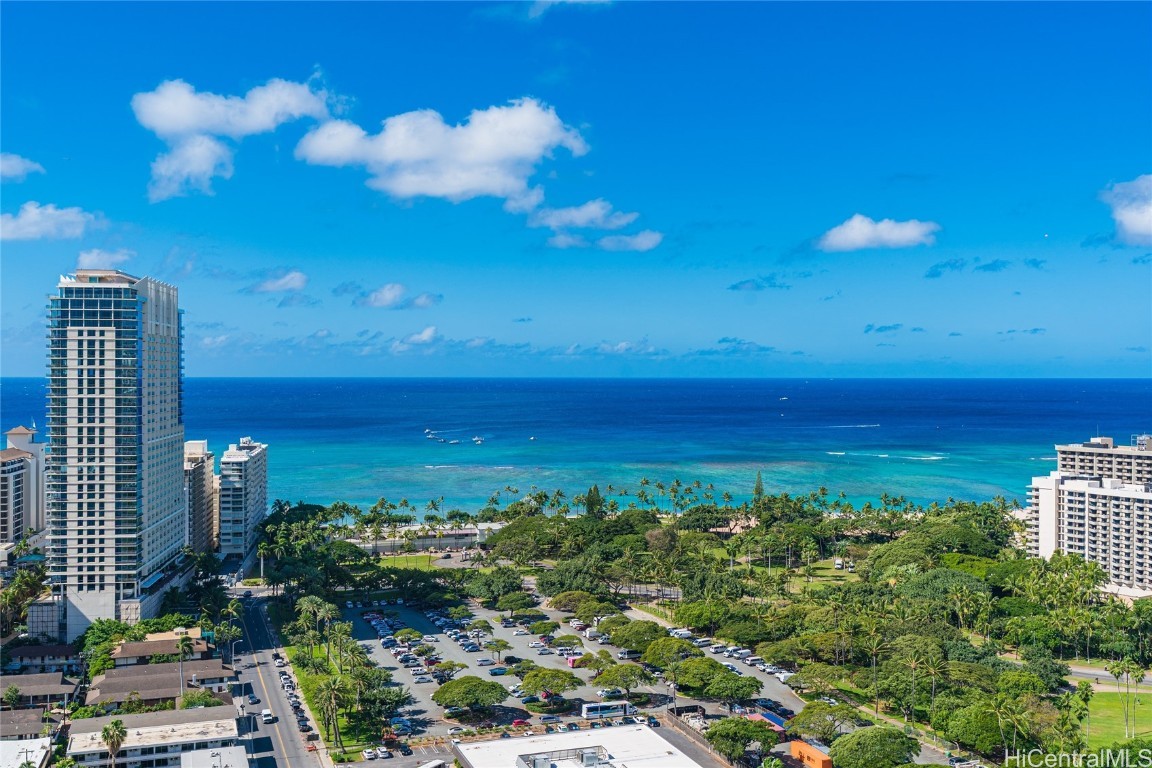 383 Kalaimoku Street E3002 Property Photo 17