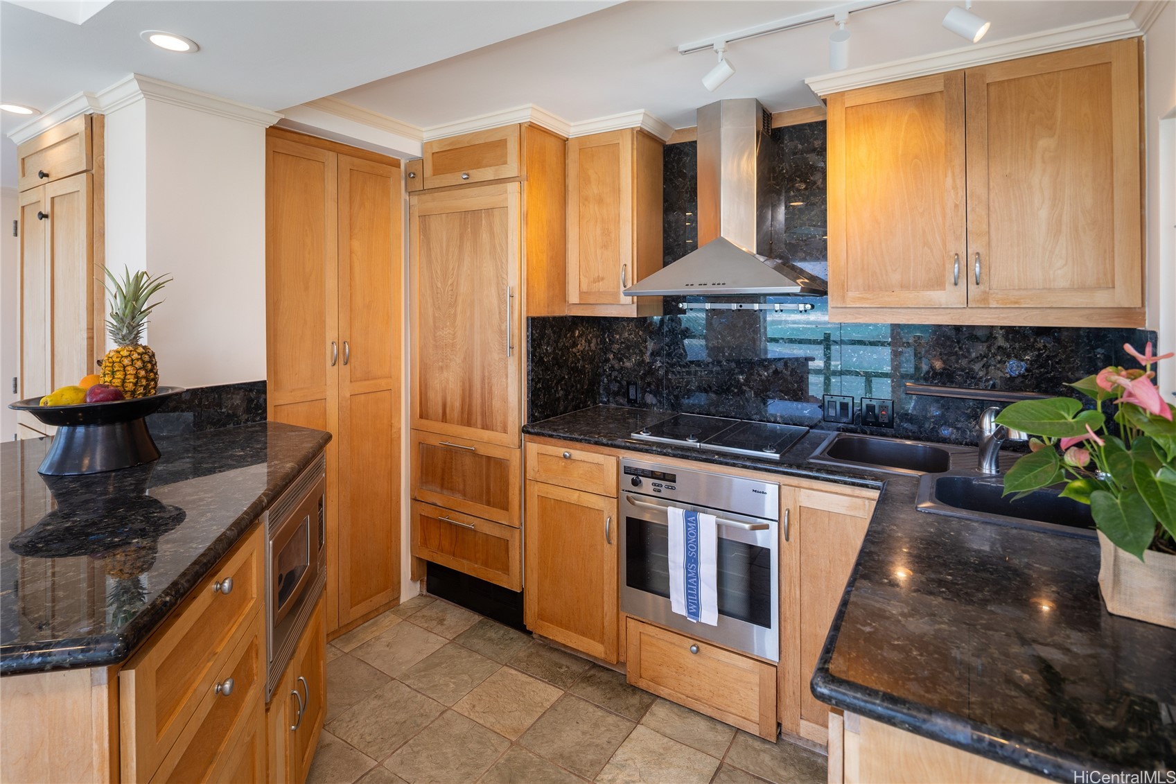 2957 Kalakaua Avenue 418 Property Photo 3