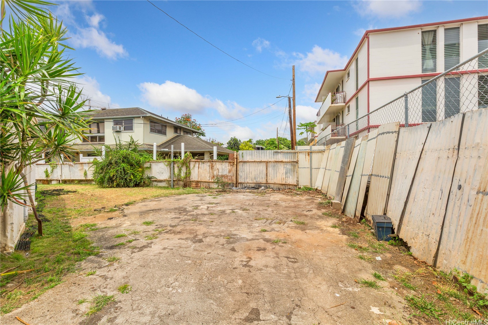 756 University Avenue Property Photo 2