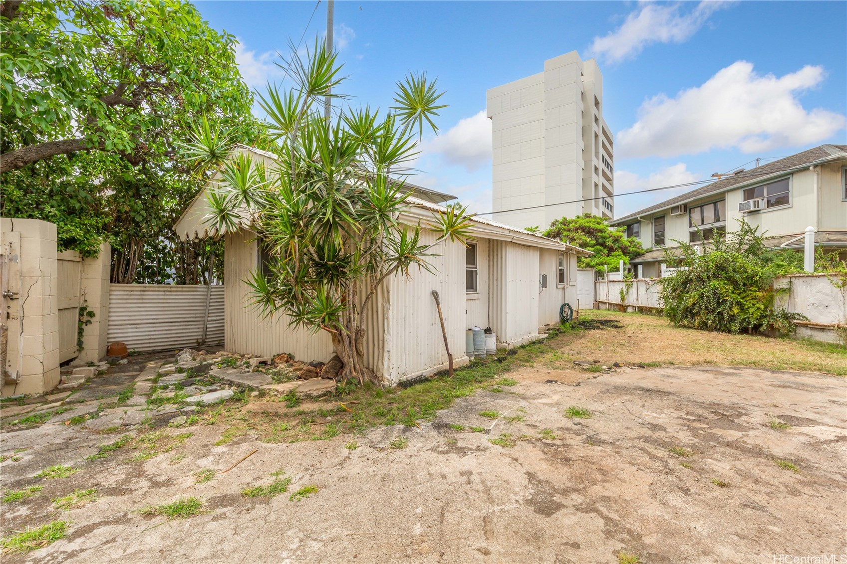 756 University Avenue Property Photo 3