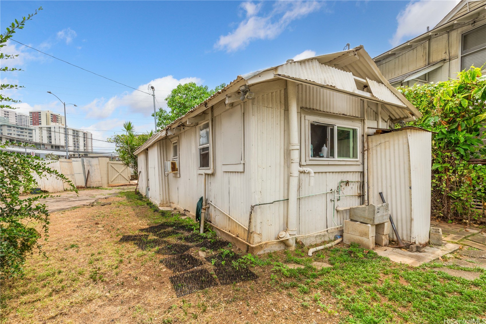 756 University Avenue Property Photo 6