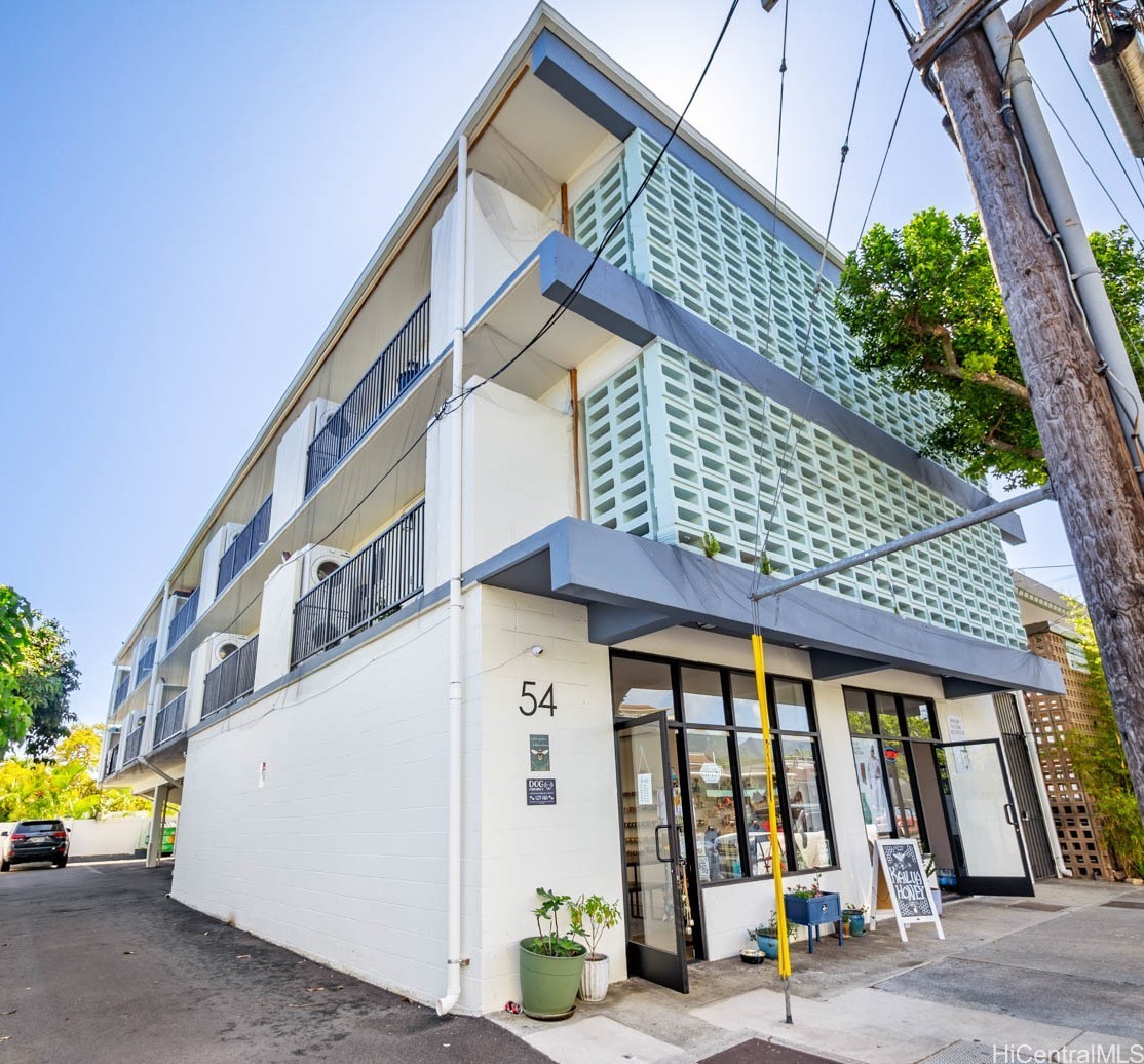 54 Maluniu Avenue Property Photo 1