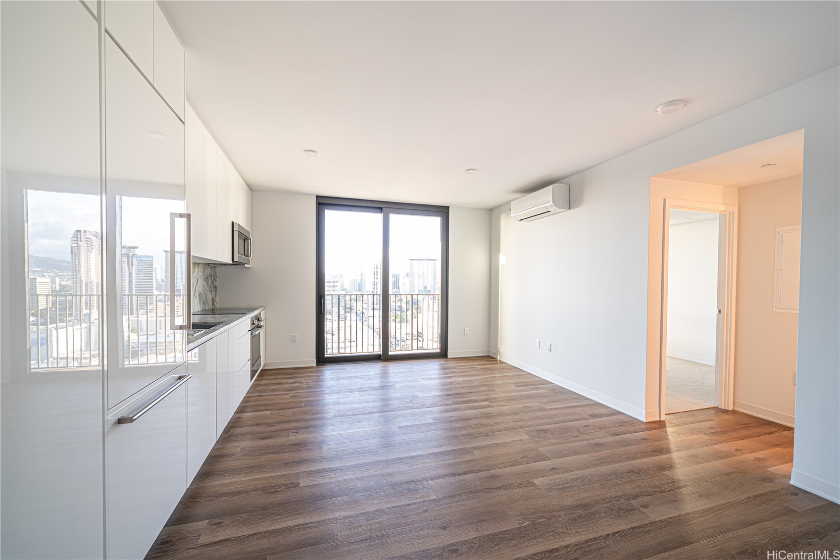 987 Queen Street 2403 Property Photo