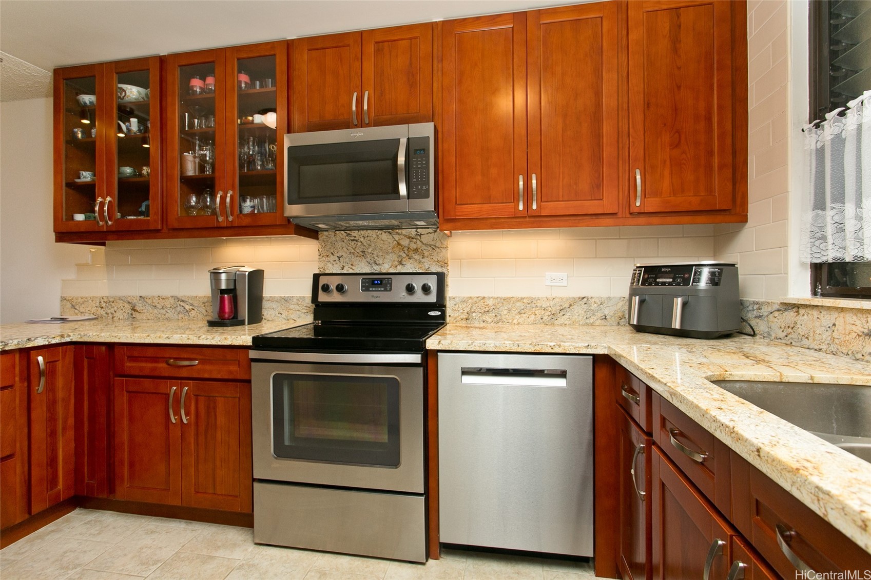 521 Hahaione Street 2-6J Property Photo 1