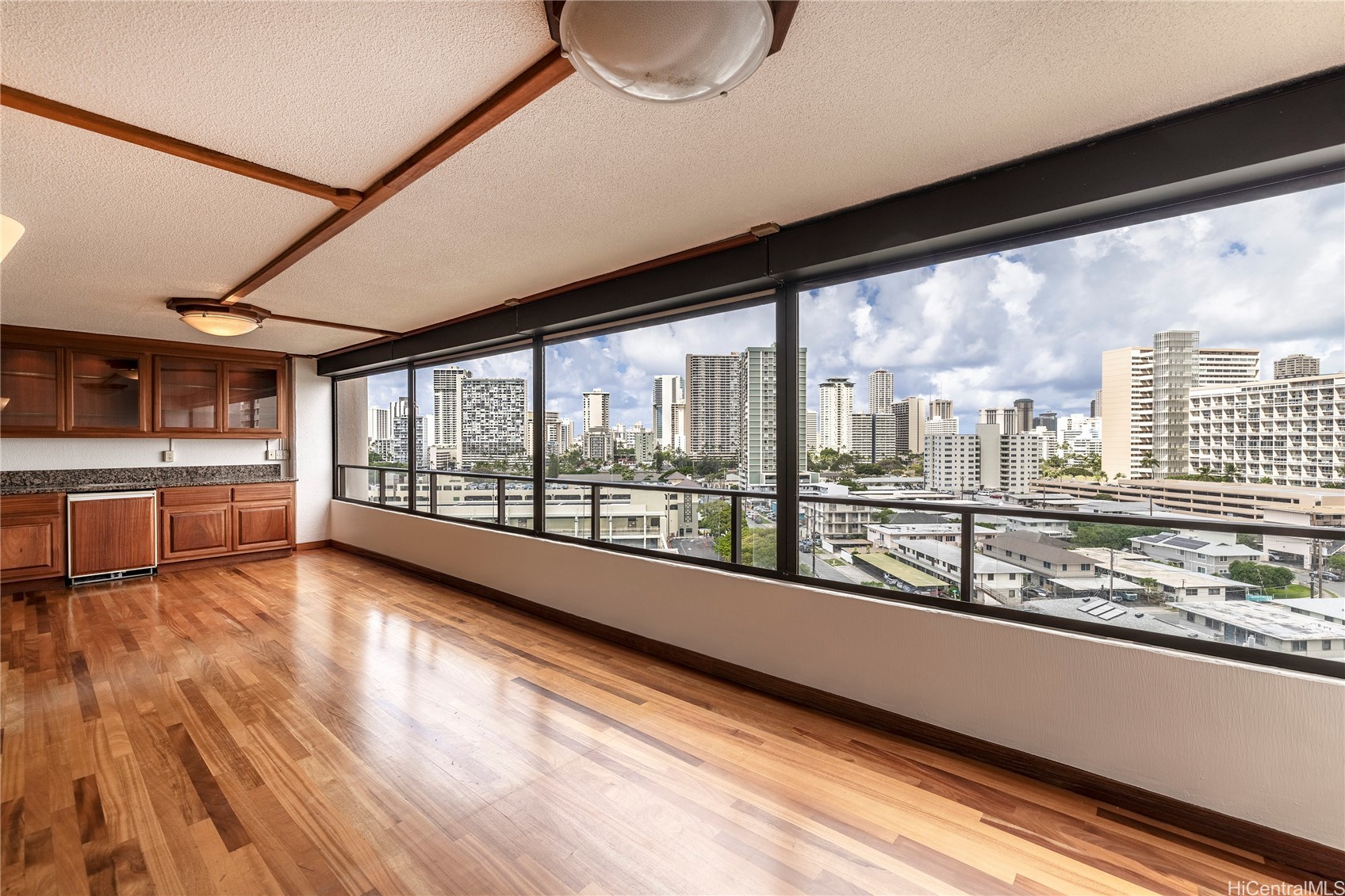 581 Kamoku Street 1008 Property Photo 4