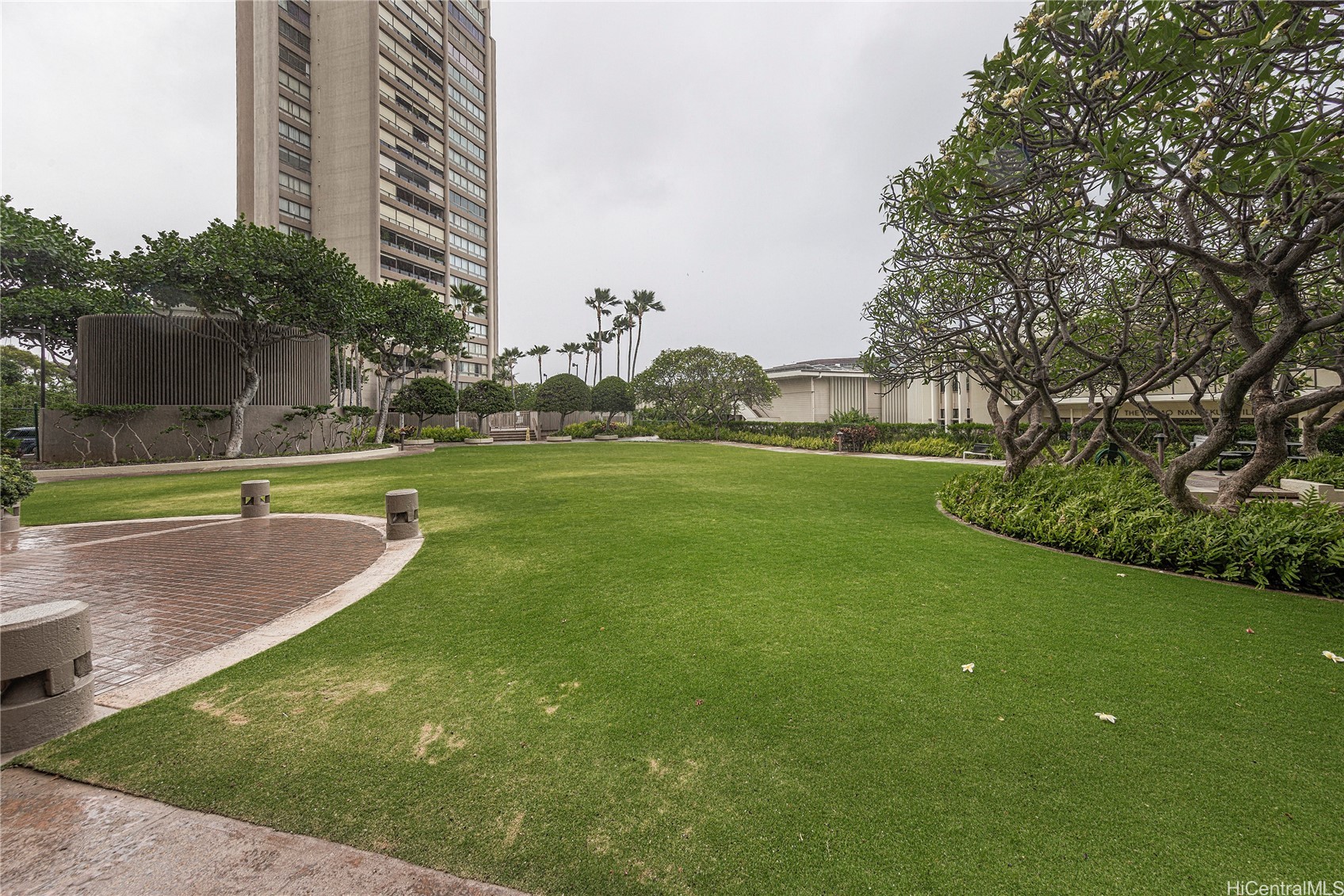 581 Kamoku Street 1008 Property Photo 18