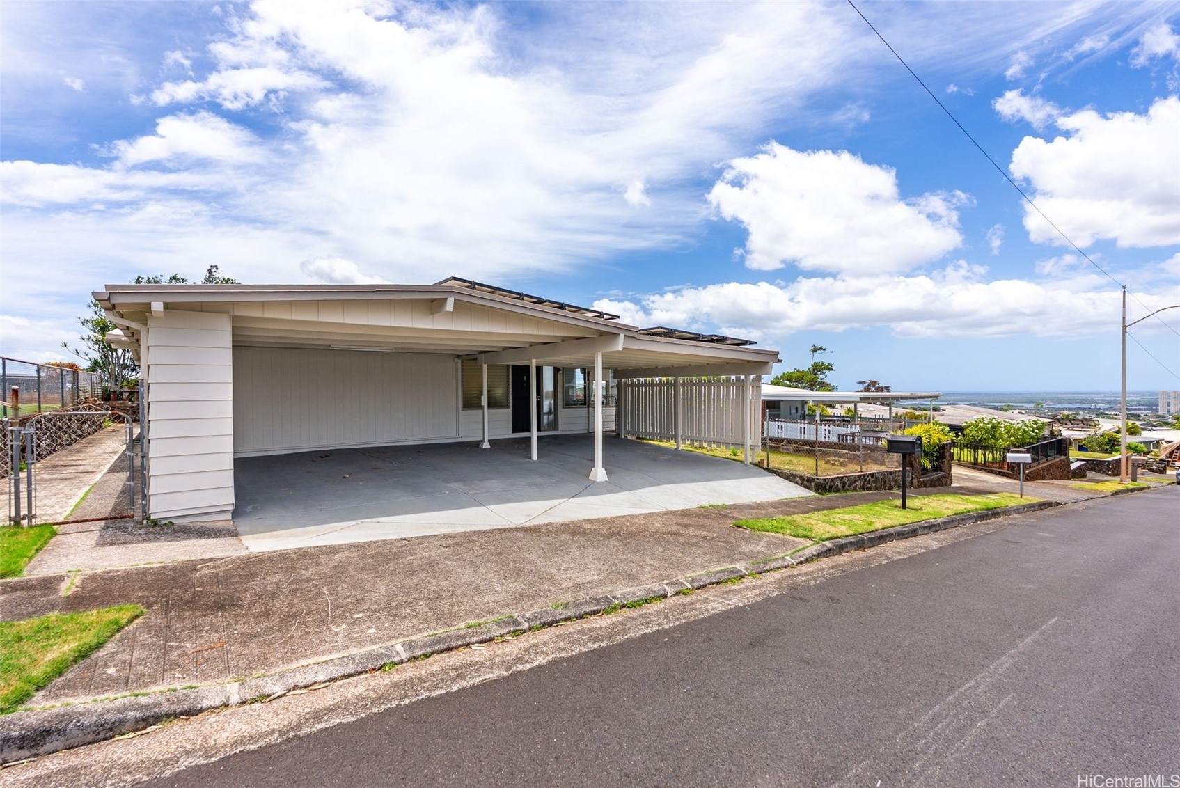 2235 Akeukeu Street Property Photo