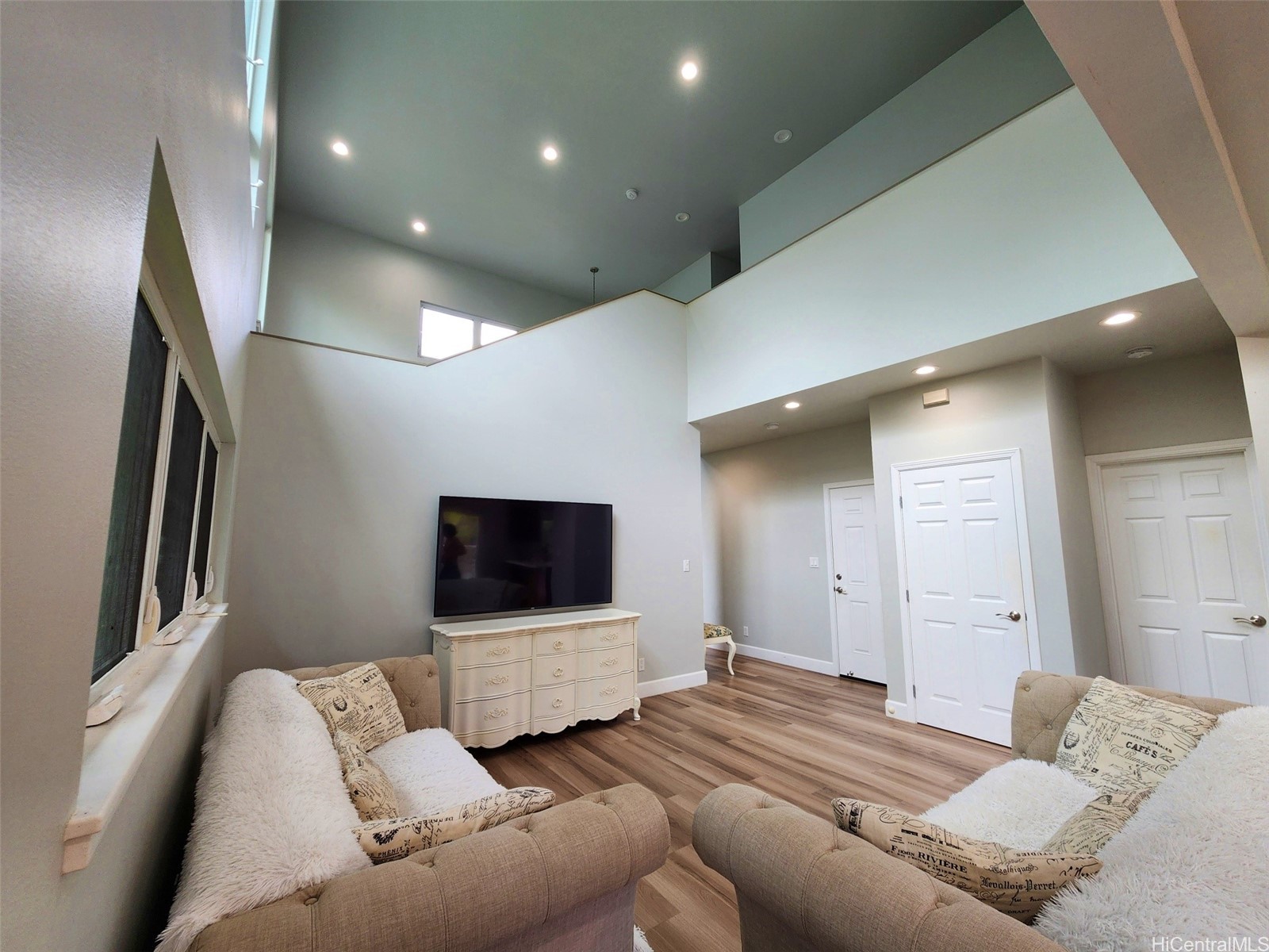 202511511 Property Photo 3