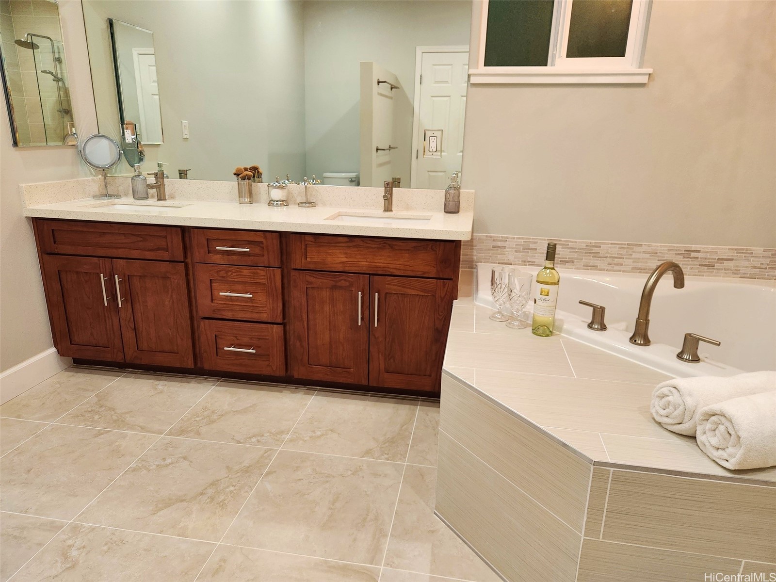 202511511 Property Photo 10