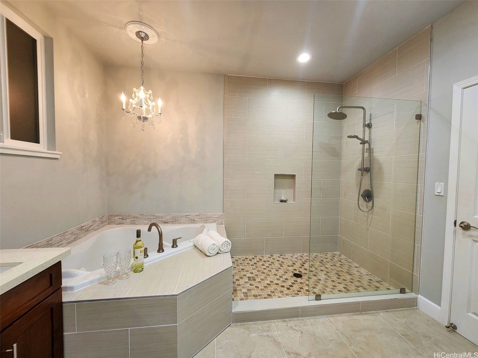 202511511 Property Photo 11