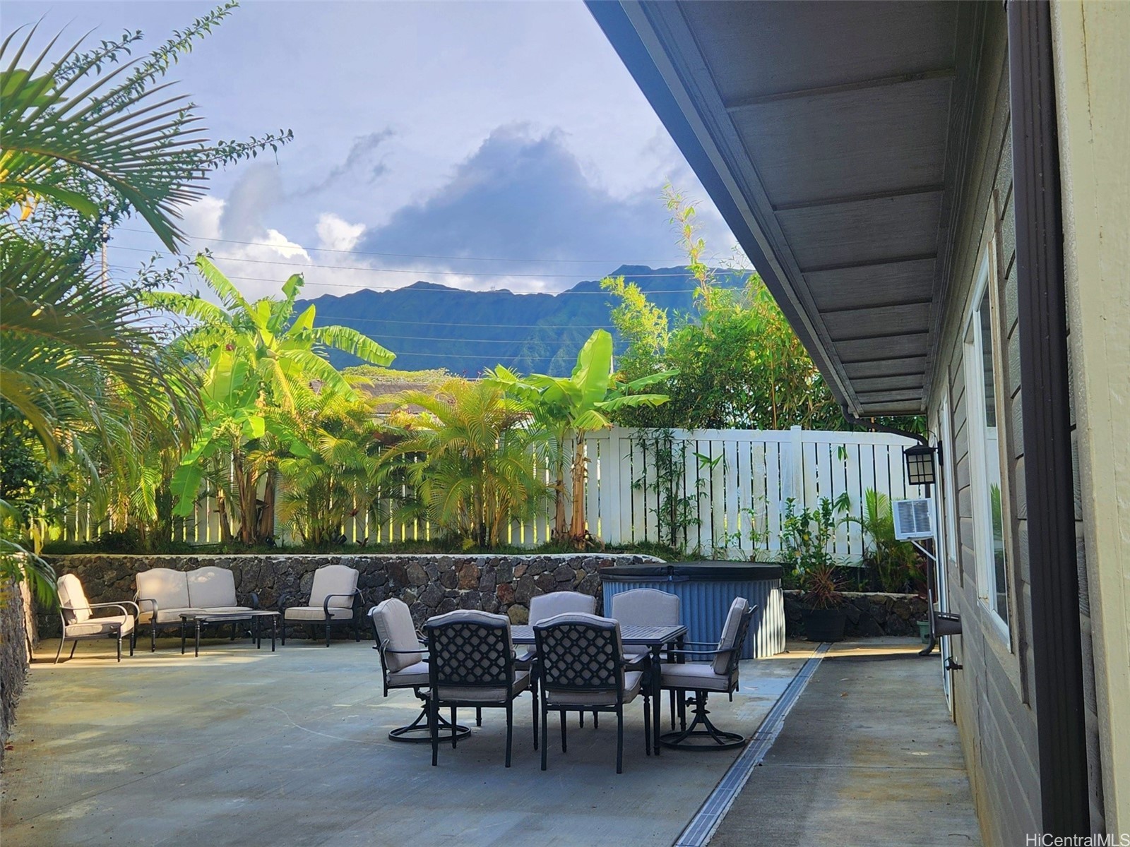 202511511 Property Photo 18