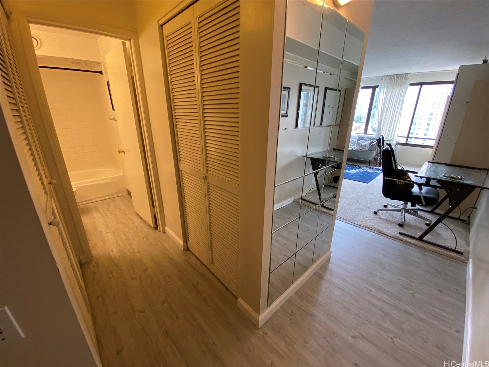 202511518 Property Photo 9