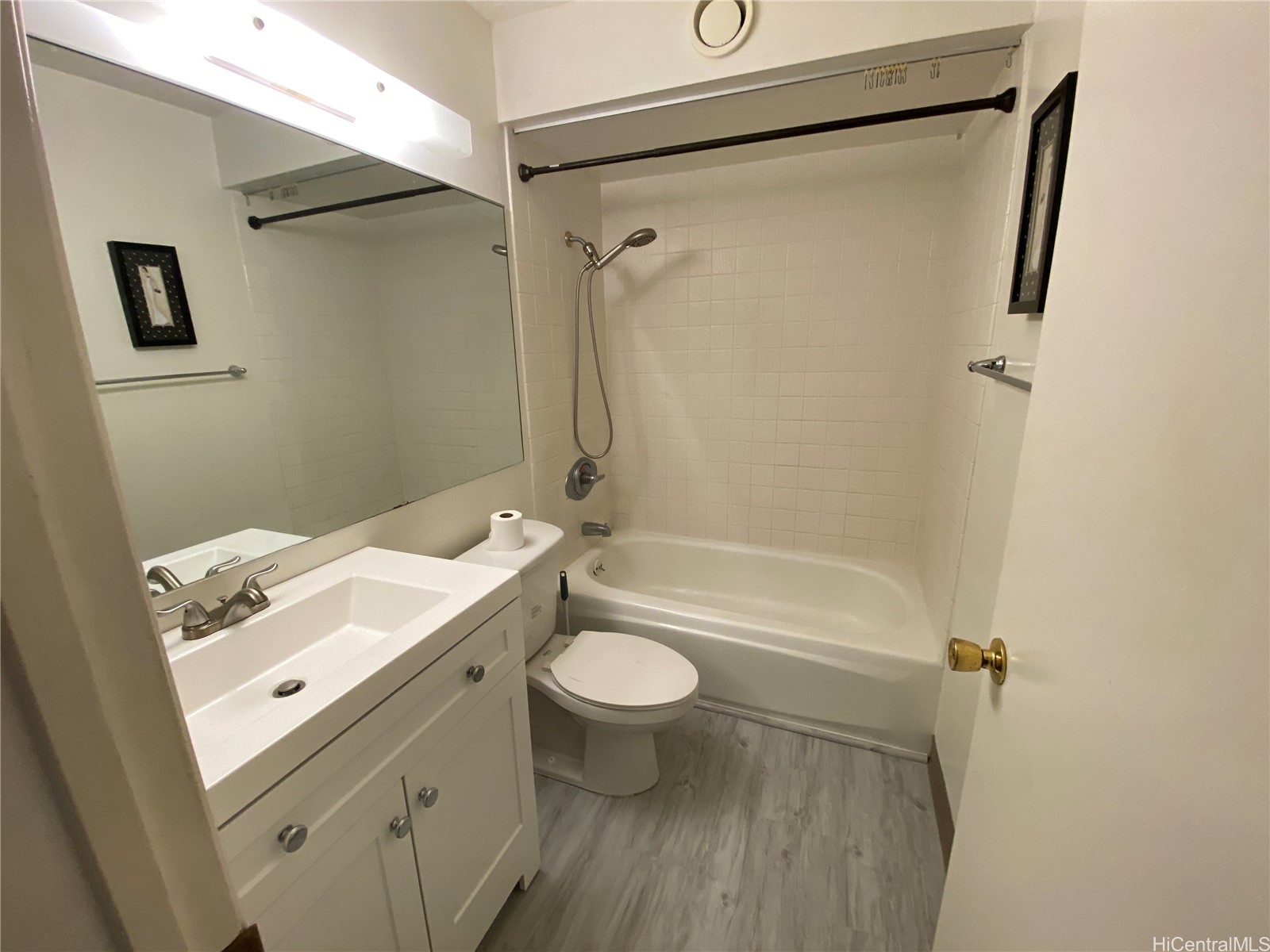 202511518 Property Photo 12