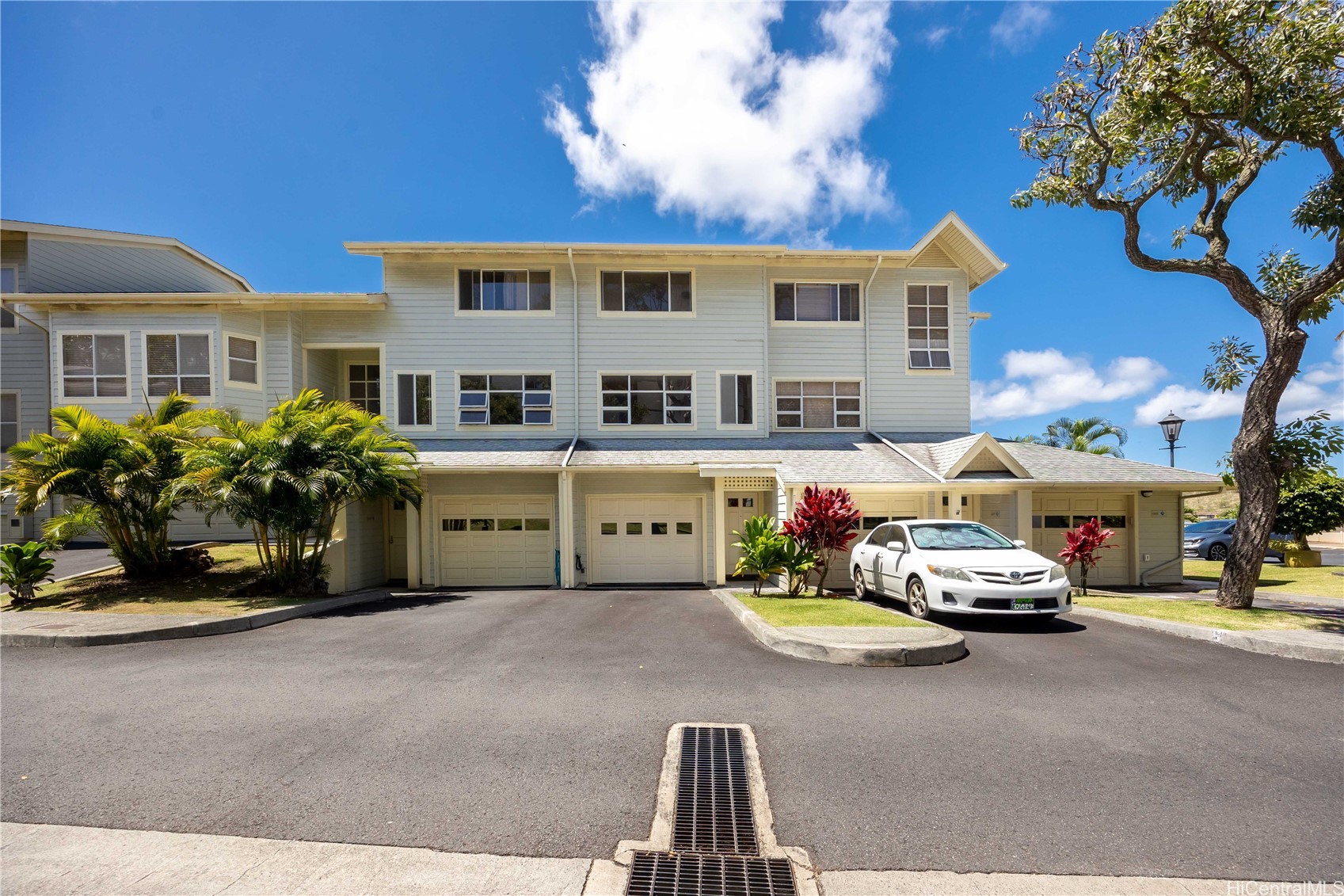 1305 Moanalualani Place 25C Property Photo 1