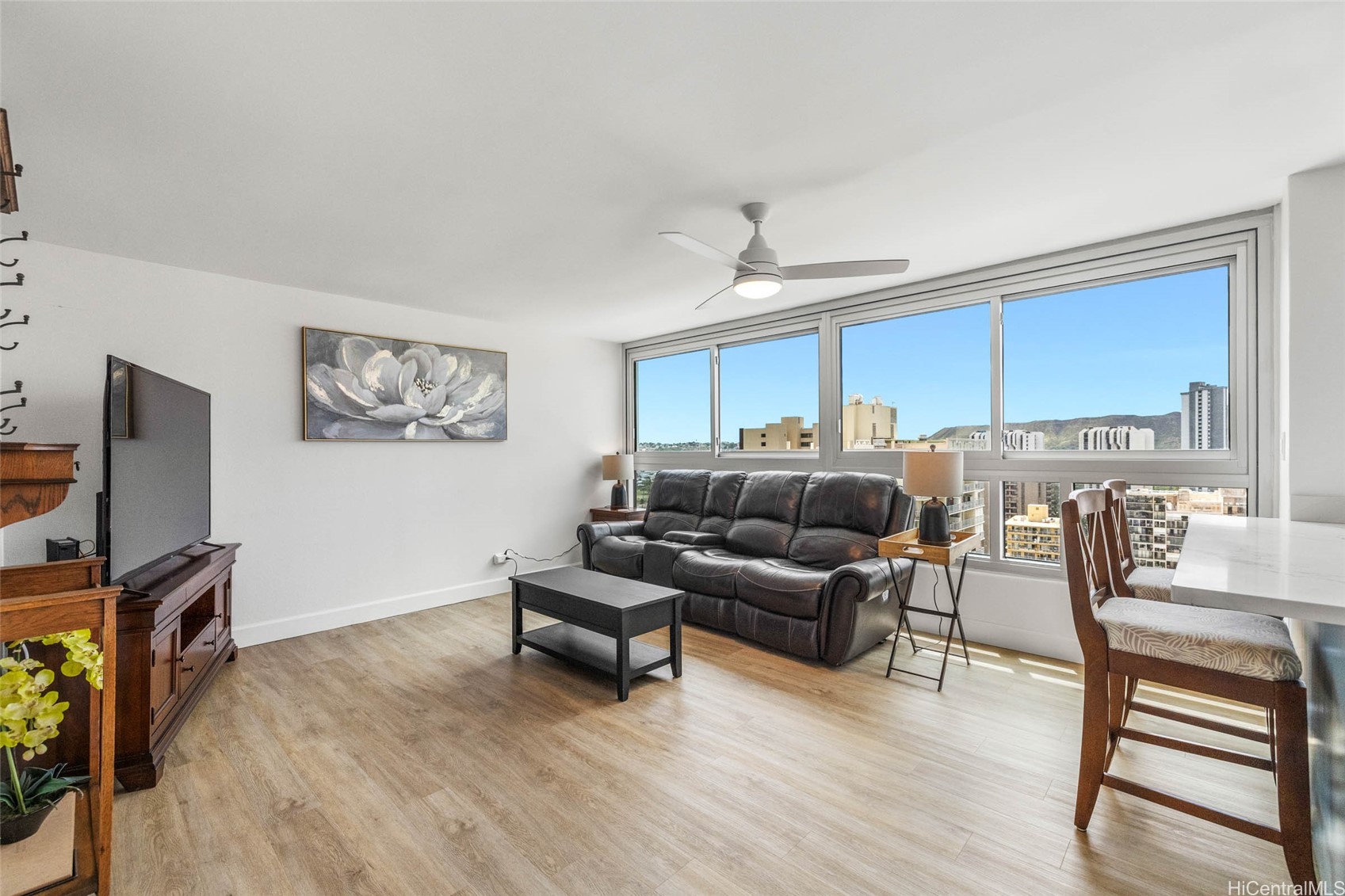 2421 Tusitala St Property Photo