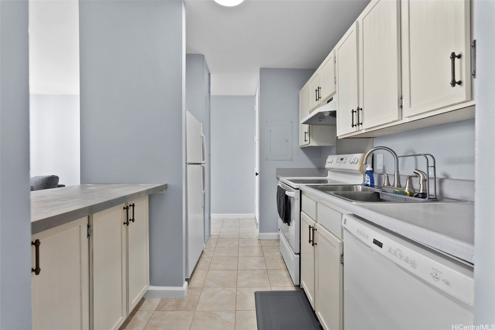 909 Ala Nanala Street 1401 Property Photo 7
