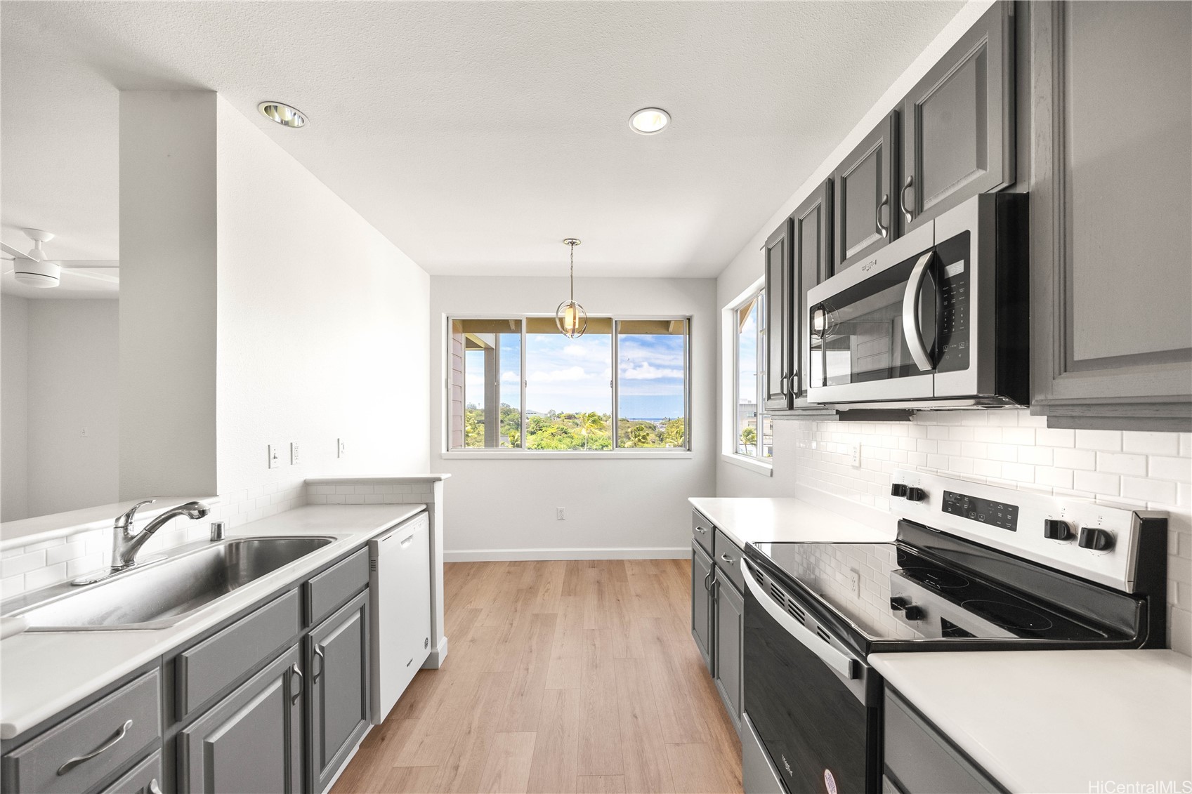 1309 Moanalualani Way 14g Property Photo 6